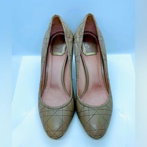 CHRISTIAN DIOR nude cannage quilted pump